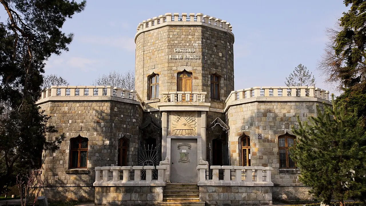Castelul Iulia Hasdeu de la Câmpina, cu turnuri de piatră crenelate