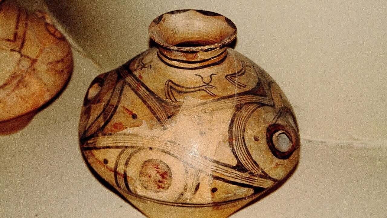 Piese din cultura Cucuteni-Tripolie expuse la Muzeul Național de Istorie a Moldovei din Chișinău