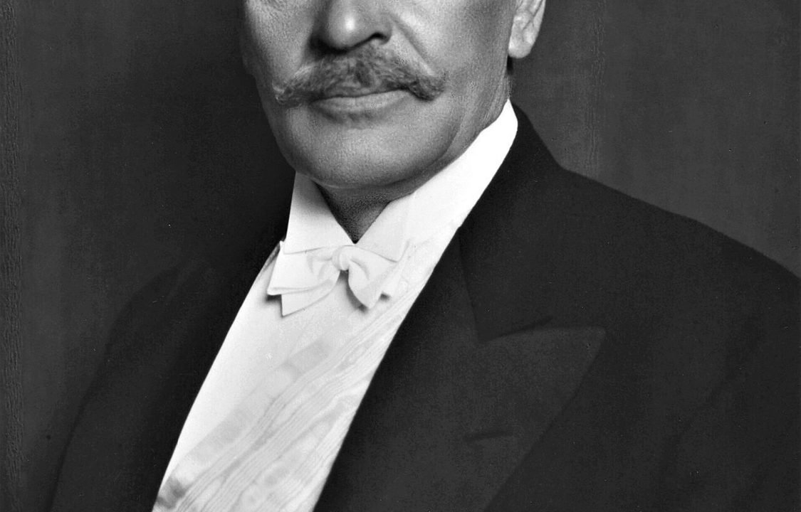 Portret oficial al președintelui Ignacy Mościcki, în ținută de gală, cu decorații pe piept