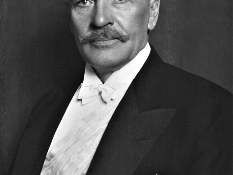 Portret oficial al președintelui Ignacy Mościcki, în ținută de gală, cu decorații pe piept