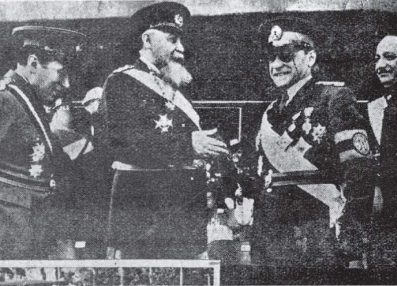 Nicolae Iorga și Armand Călinescu, în uniforme ale Frontului Renașterii Naționale, 1939