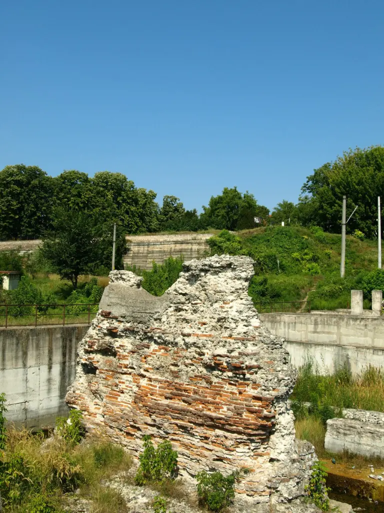 Ruina unui picior al Podului lui Traian pe malul românesc al Dunării, la Drobeta-Turnu Severin