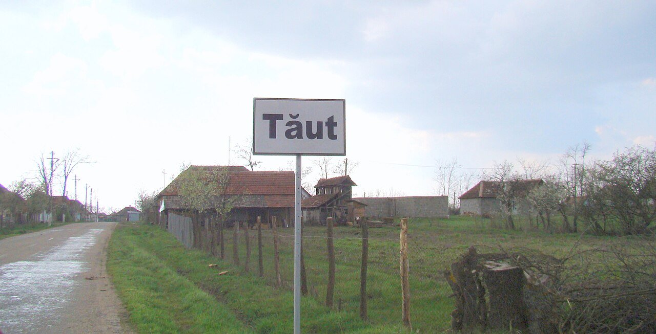 Vedere panoramică a satului Tăut din comuna Batăr, județul Bihor