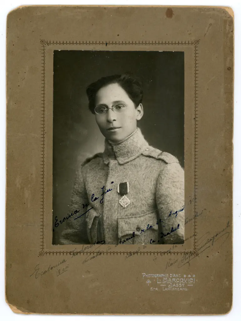 Portret fotografic al Ecaterinei Teodoroiu, 1916