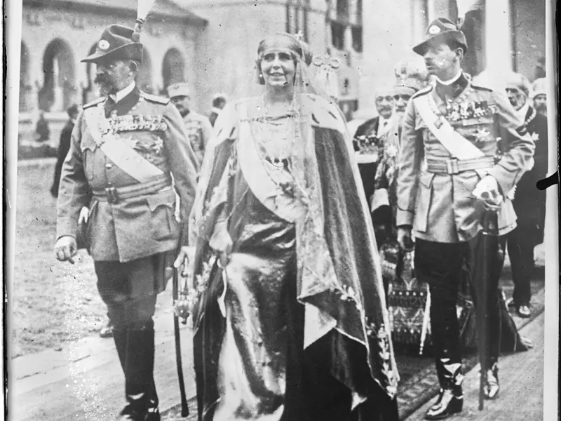 Fotografie de presă alb-negru din 1922, de la încoronarea suveranilor români la Alba Iulia