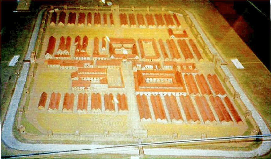 Machetă a taberei legionare romane de la Lauriacum, văzută de sus